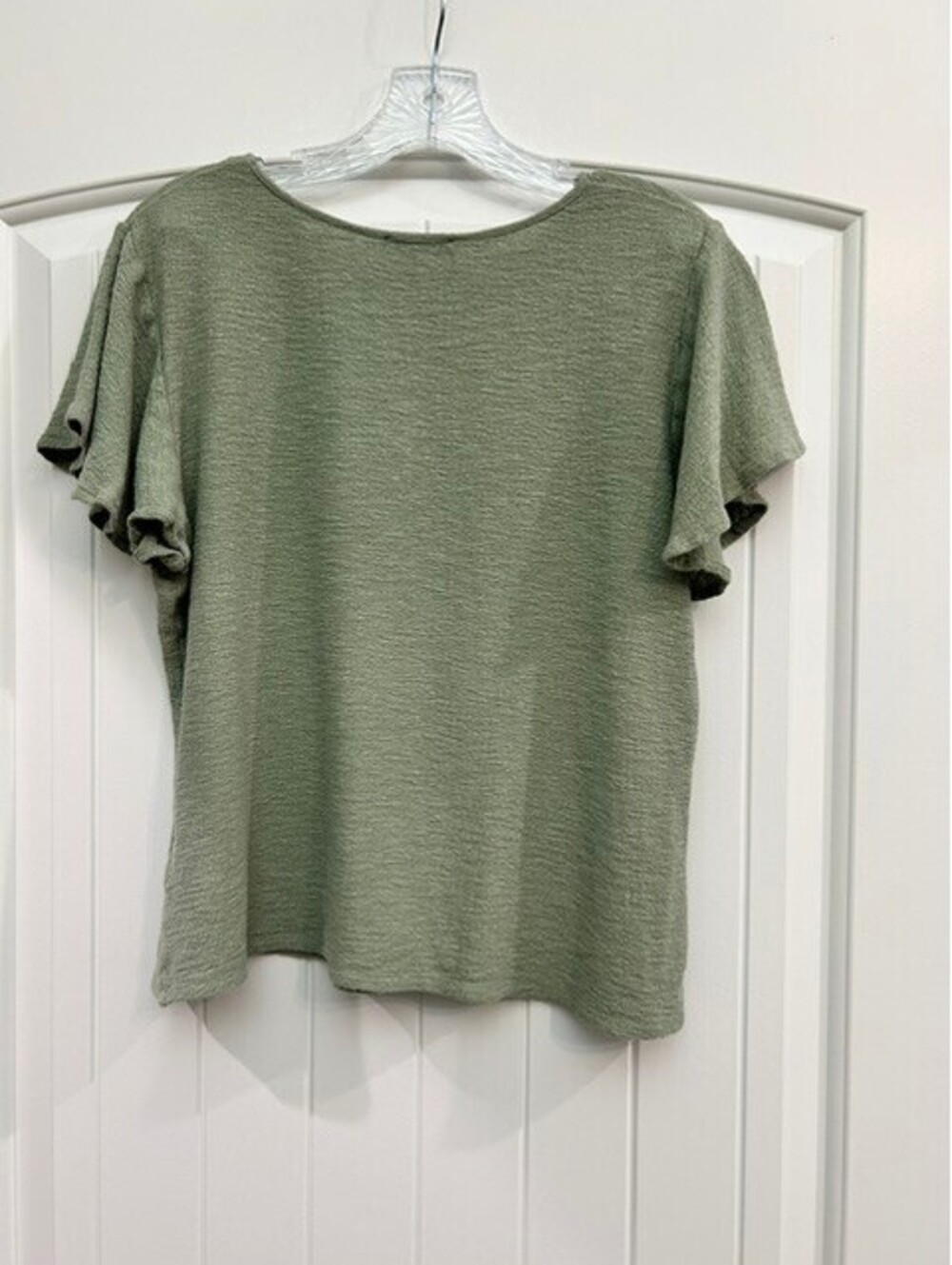 🌿 Adriana Papell Sage Green Flutter Sleeve Top (Medium) - Picture 3 of 4